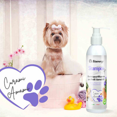 Shampoo delicato per animali, con ingredienti naturali e proprietà antimicrobiche.